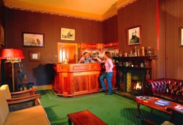 ストラーン オーミストン ハウス Bed & Breakfast エクステリア 写真